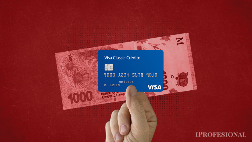 En un contexto de inflación creciente, los comercios empiezan a penalizar a los usuarios de tarjeta de crédito con incrementos de precios