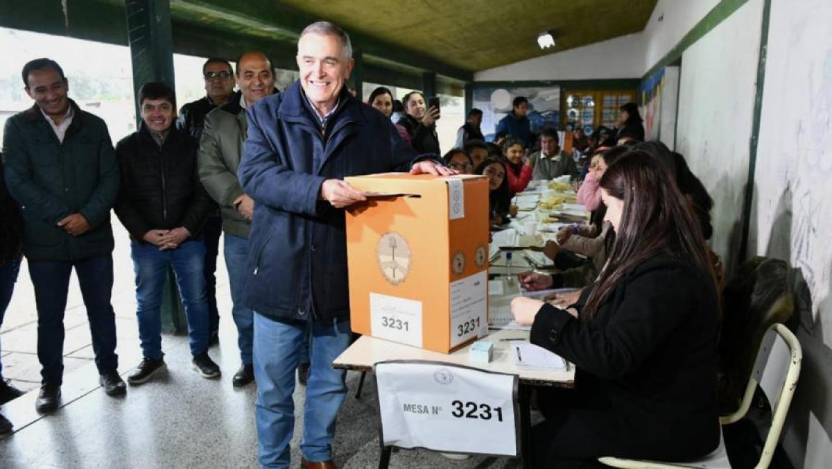 Osvaldo Jaldo vot temprano en la maana Foto Twitter