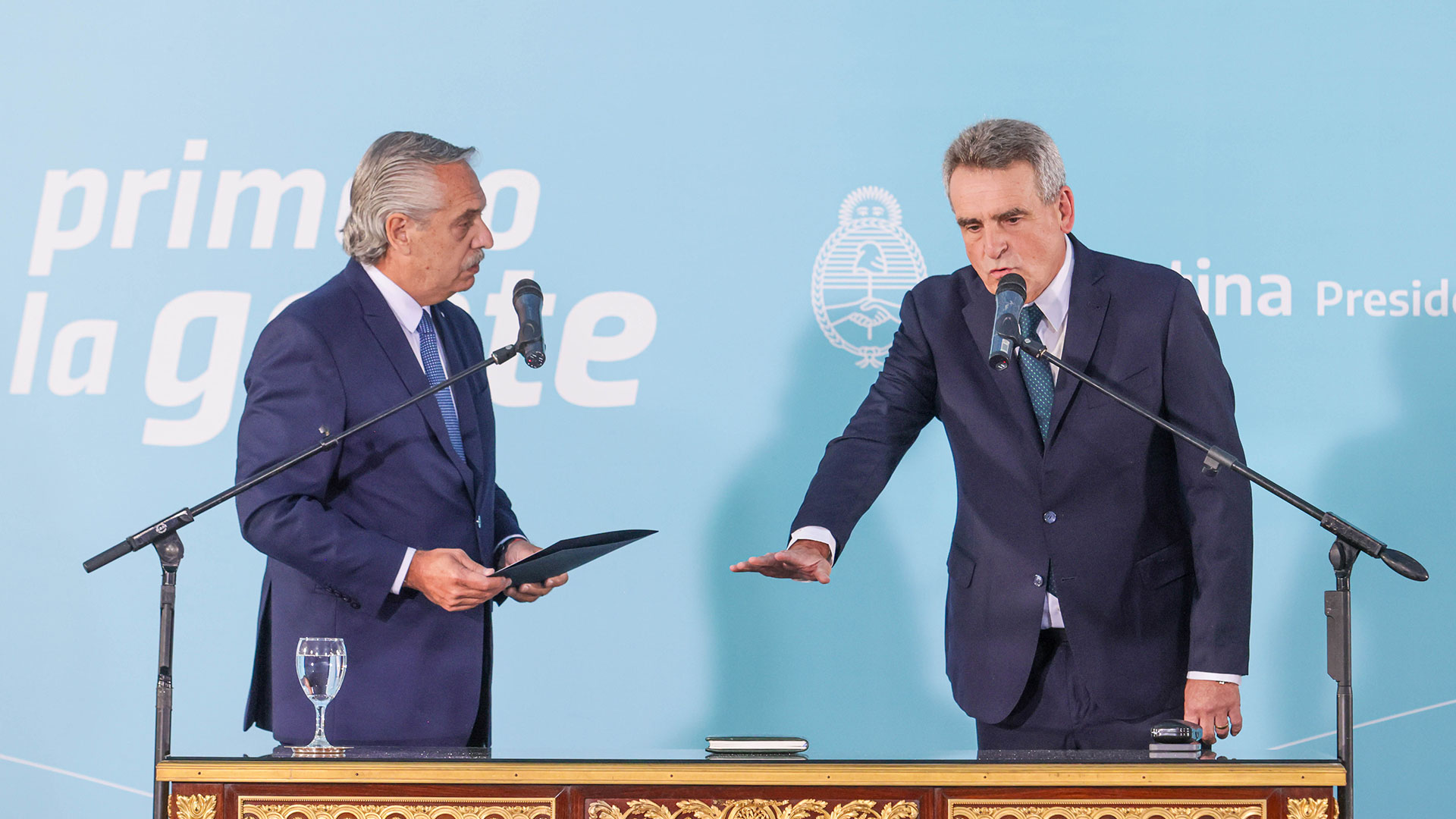 Agustín Rossi jurando como jefe de Gabinete: mañana reunirá a los funcionarios para dar una muestra de unidad