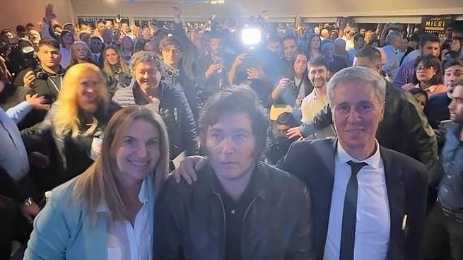 Mayda Spiazzi, Javier Milei y Sebastián Etchevehere en Paraná. 