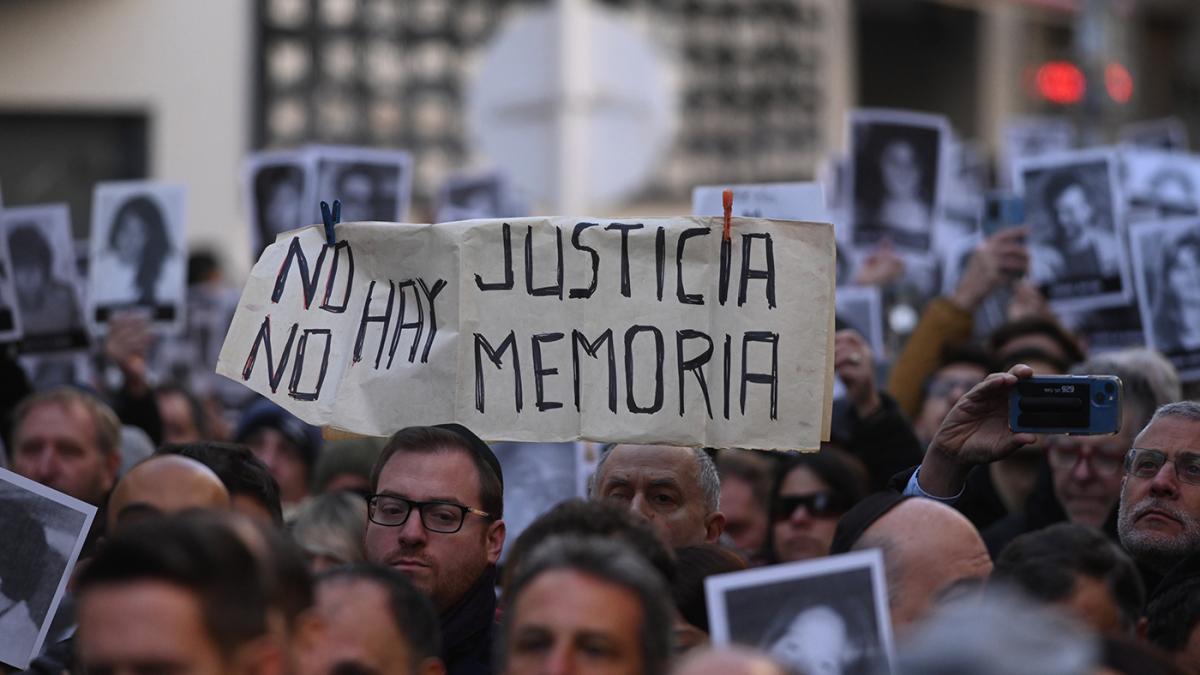 La Agrupacin Memoria Activa tambin convoc a su tradicional acto en Plaza Lavalle y consider que hay un Estado culpable por falta de justicia y por no proteger la vida Foto Leo Vaca