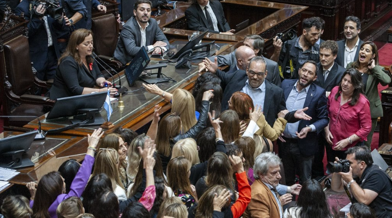 Diputados, senadores y el resto del personal del Congreso