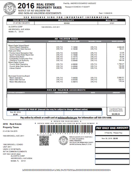 Otro documento en el que figura el pago de impuestos de uno de los departamentos de Andrés Vázquez con un cheque a su nombre