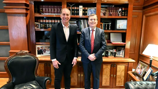 El ministro del Interior, Diego Santilli, con Gerardo Zamora, que dejará la Gobernación santiagueña para pasar al Senado.
