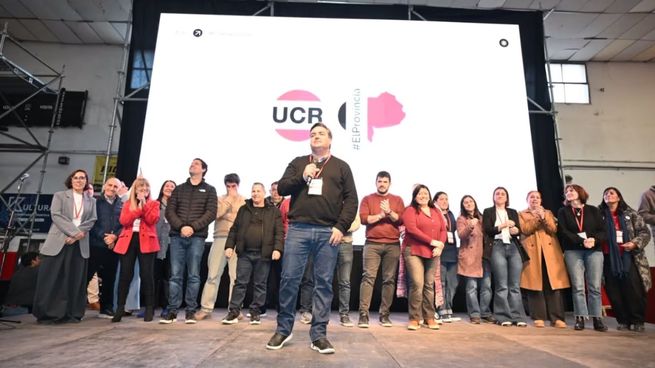 La UCR bonaerense presentó su hoja de ruta y llamó a competir en los 135 municipios de cara a las elecciones.